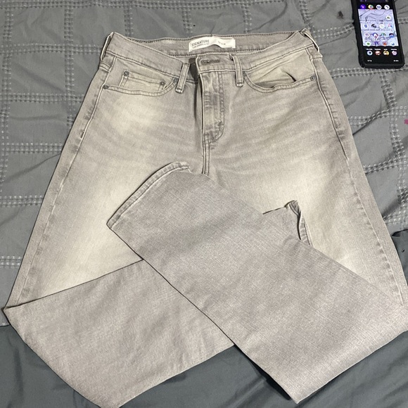 Signature jeans Size 29 Levi’s jean - Picture 2 of 4